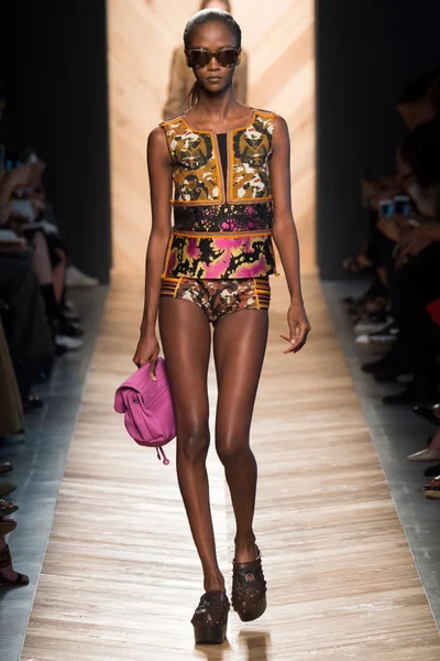 Look 19